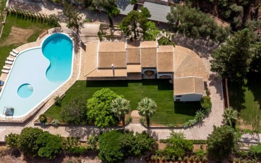 Beach villa in Corfu