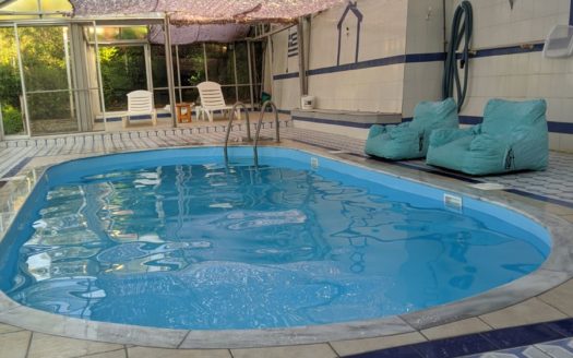 2 independent houses with a Swimming Pool