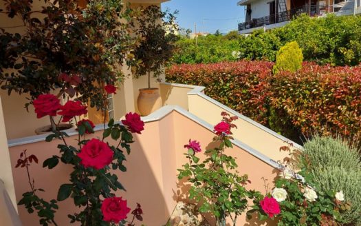 220472 – Beach front house in Aigio