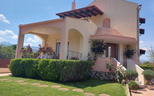 220472 – Beach front house in Aigio