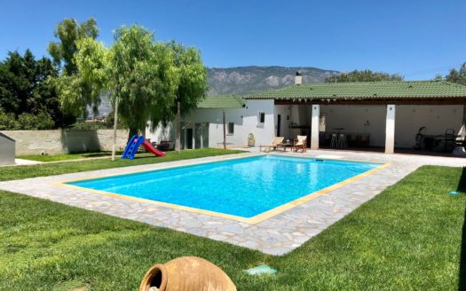 220514 – house in Corinth