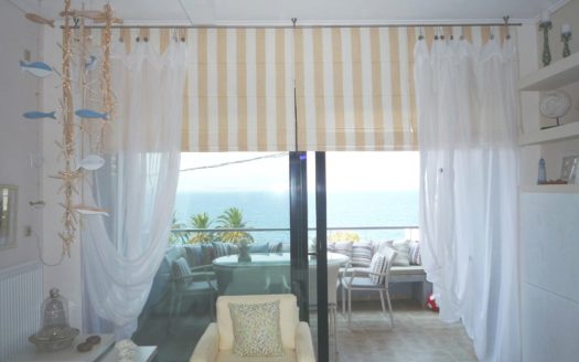 Beach front house in Loutraki