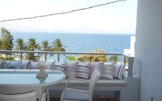 Beach front house in Loutraki