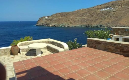 Beach front house in Kithnos Island